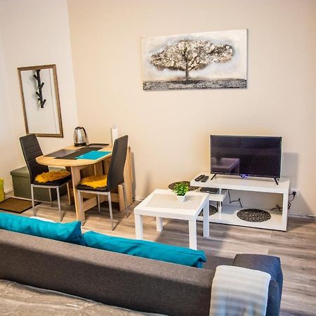 זאגרב Apartment & Room Eni מראה חיצוני תמונה